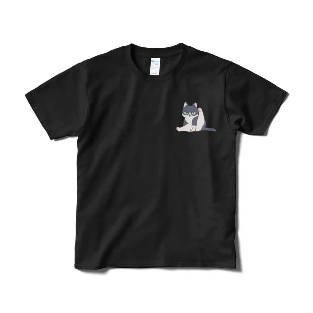 はちわれねこ(毛づくろい)／黒Tシャツ（短納期） - 寂しんぐ