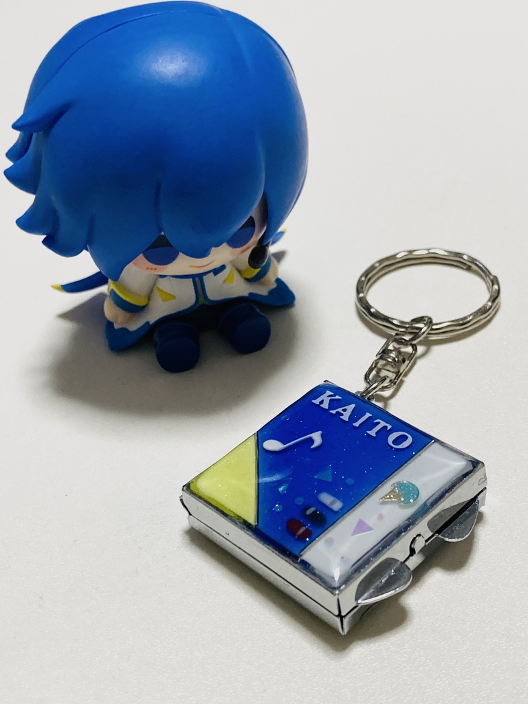 V3KAITOイメージの両面ミラーキーホルダー