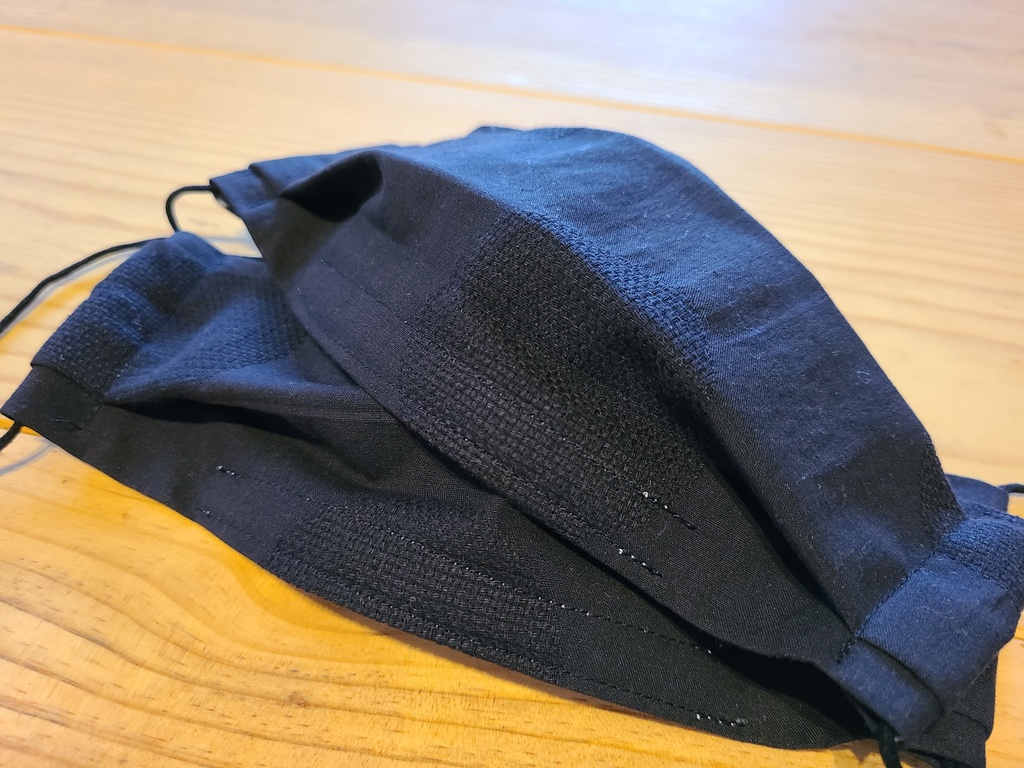 取り外し可能！ノーズフィット付き夏用マスク 水玉模様black(大玉) 
