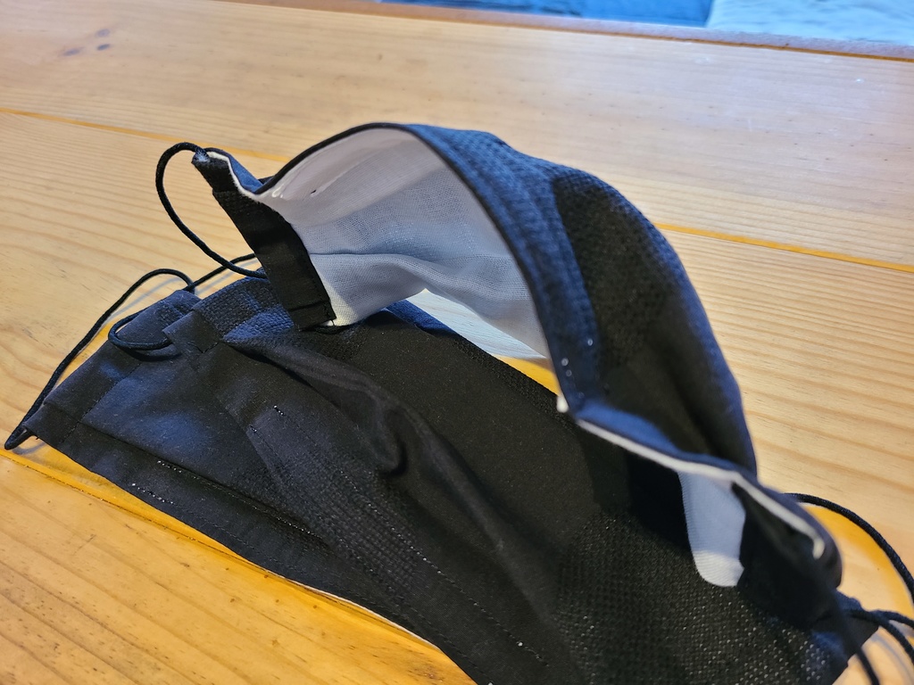 取り外し可能!ノーズフィット付き夏用マスク 水玉模様black(大玉)