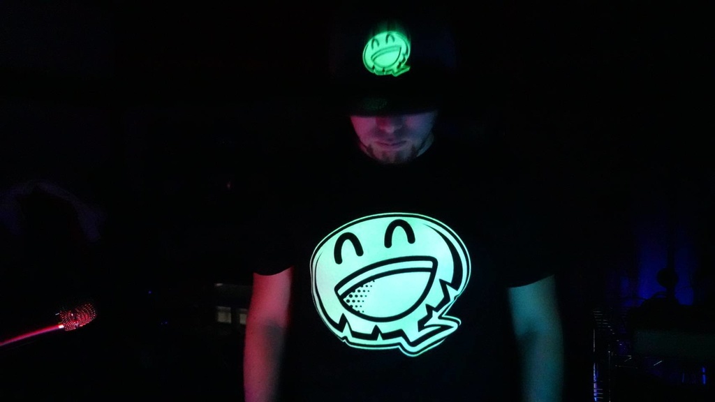 HTP ハイテンションスマイルくんロゴキャップ「Red × Black」