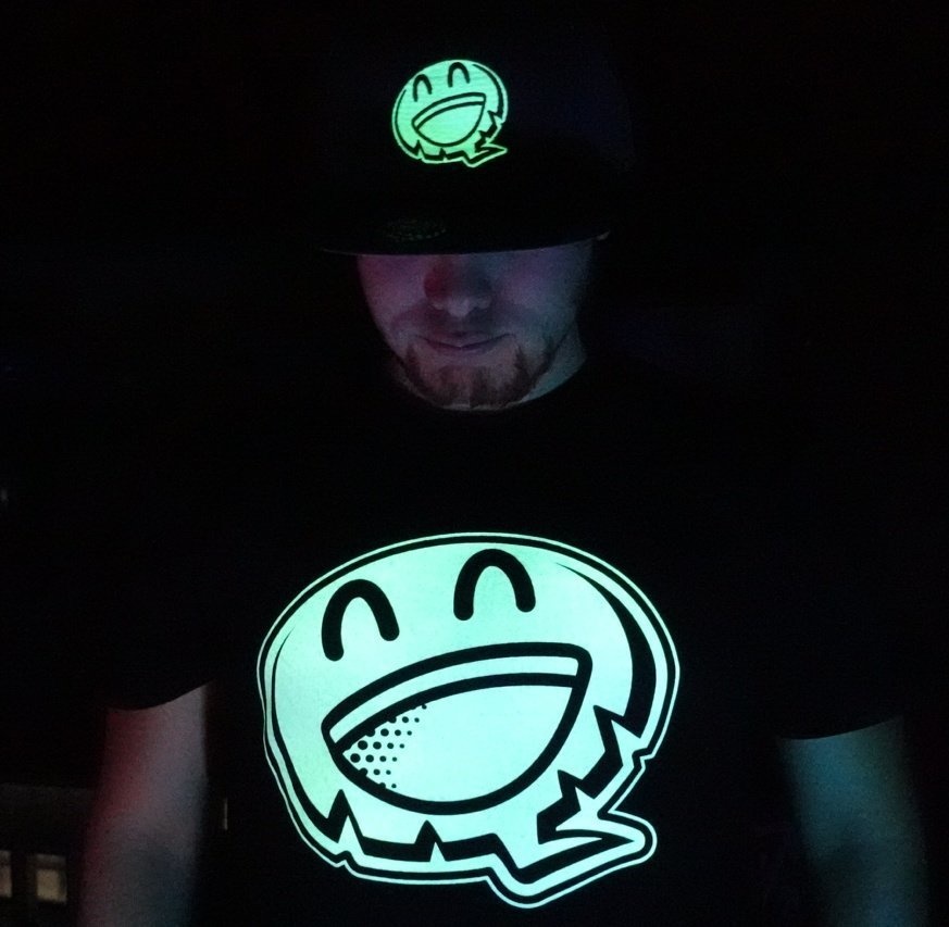HTP ビッグロゴTシャツ「Black : glow-in-the-dark」
