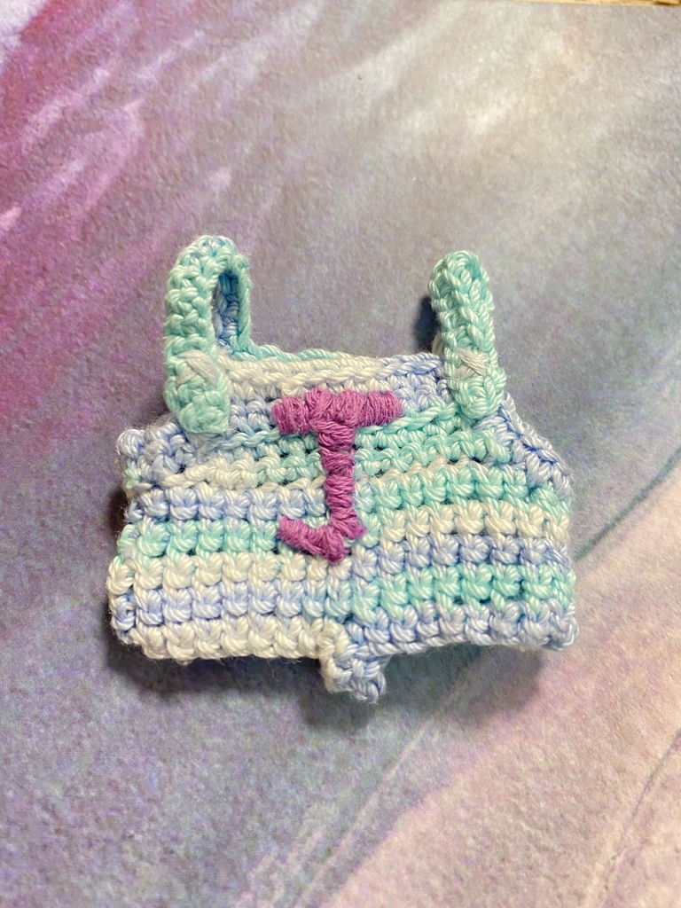 ゆる〜刺繍のサロペット “J”