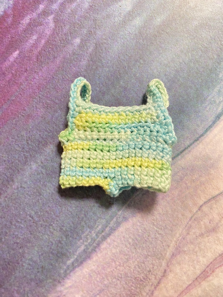 ゆる〜い刺繍のサロペット “F”