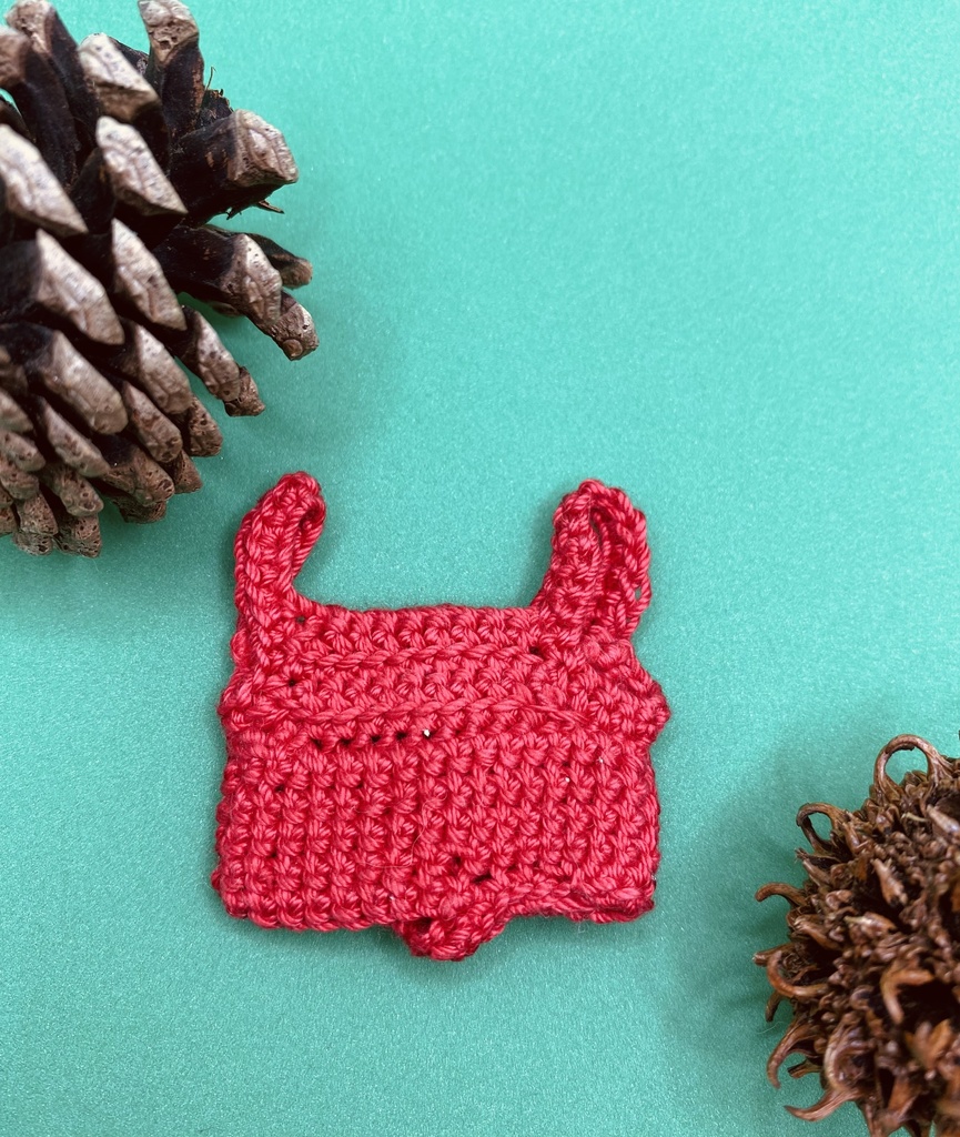 ゆる〜い刺繍のサロペット “ゆきだるま”