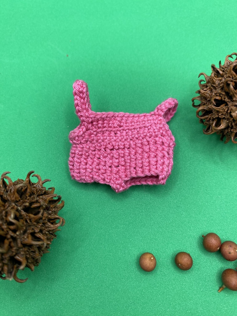 ゆる〜い刺繍のサロペット “コウモリ”