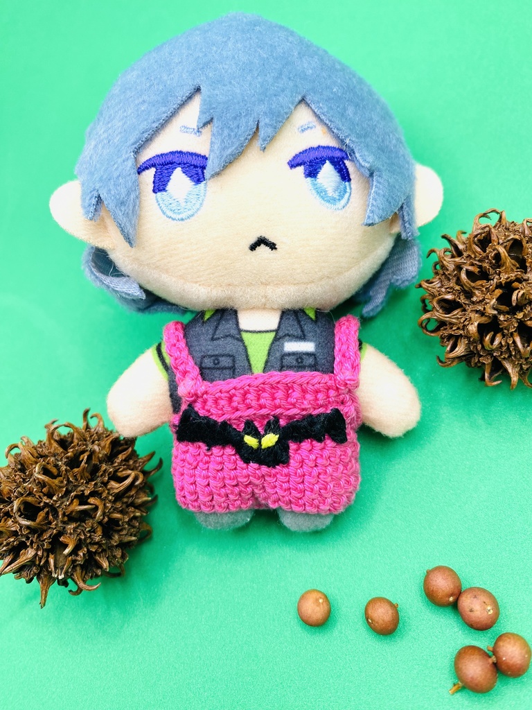 ゆる〜い刺繍のサロペット “コウモリ”