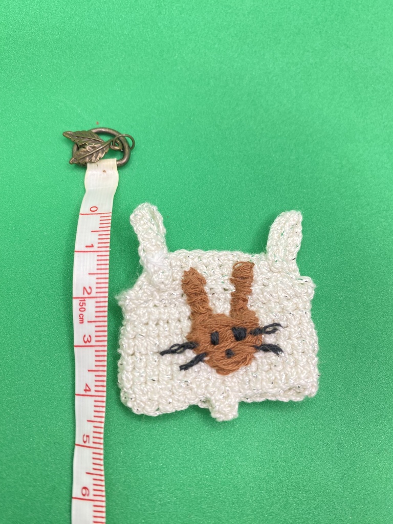 ゆる〜い刺繍のサロペット “うさぎ”