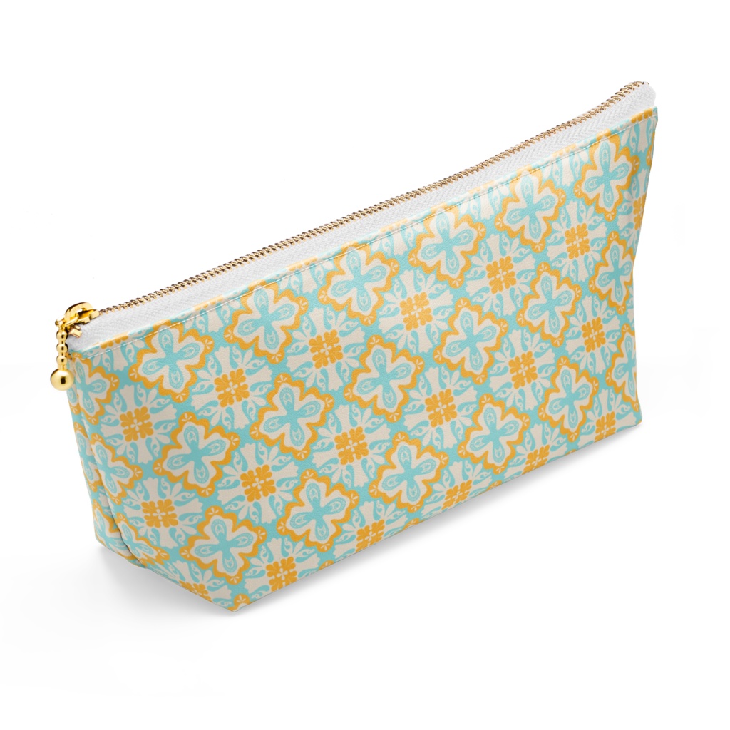 レトロな柄のポーチ