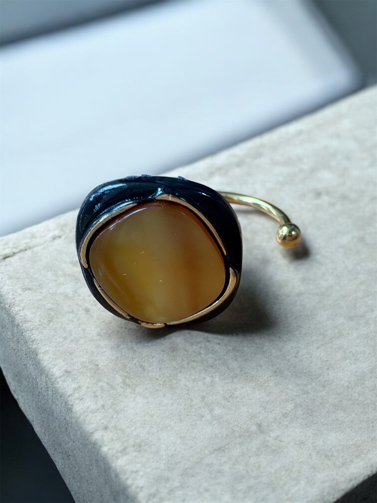 見つめ返すあなた