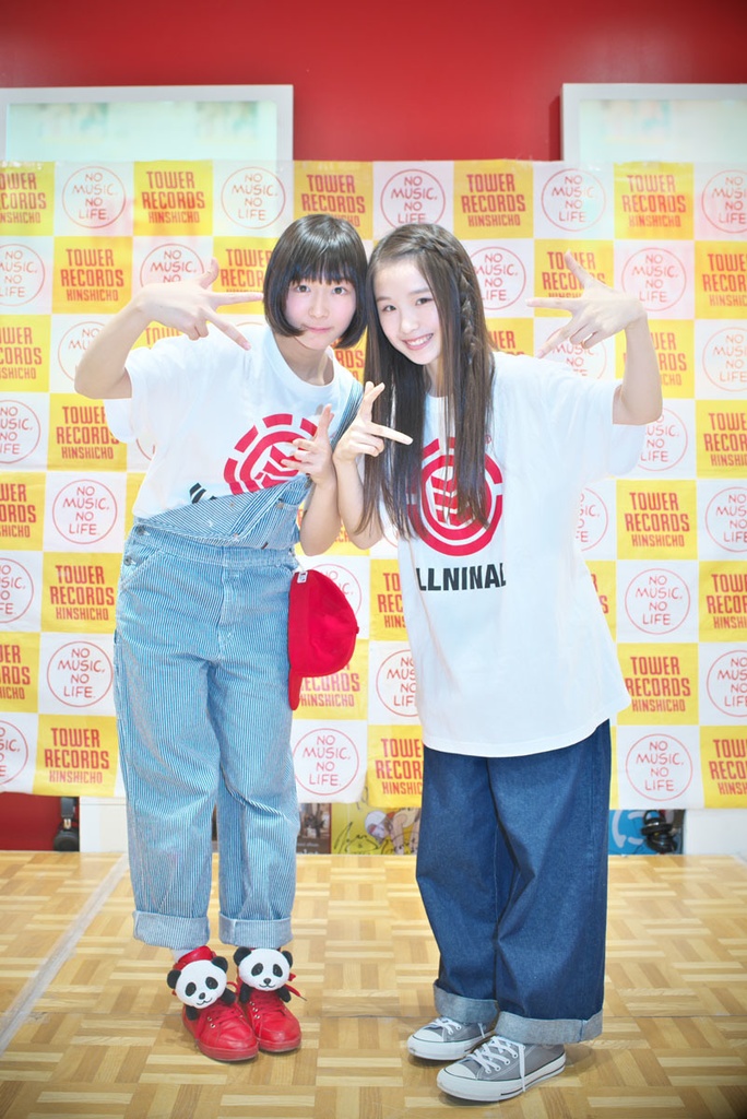 ILLNINAL Tシャツ(WHITE)