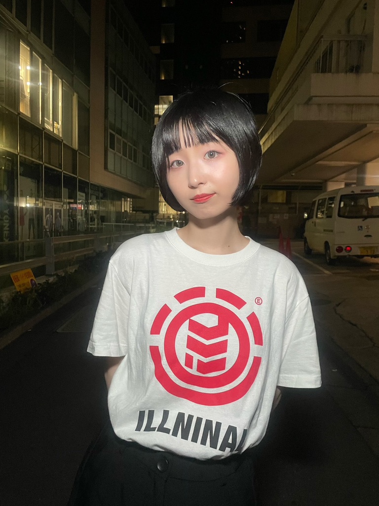 ILLNINAL Tシャツ(WHITE)