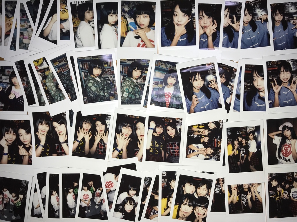 ILLNINAL Tシャツ(WHITE)