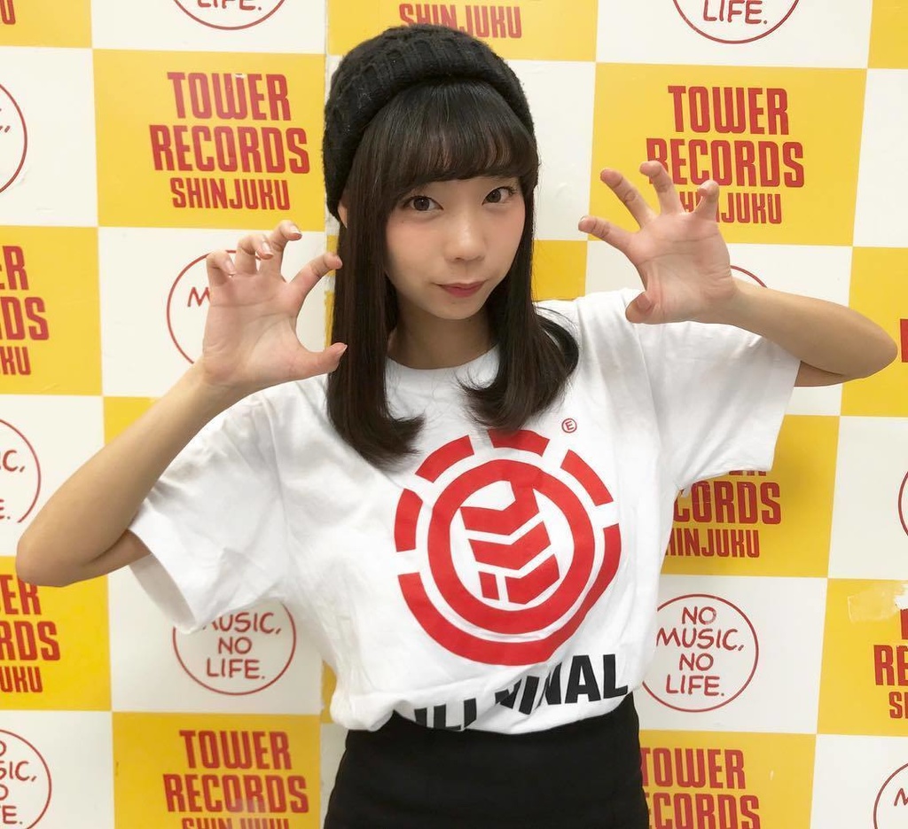 ILLNINAL Tシャツ(WHITE)