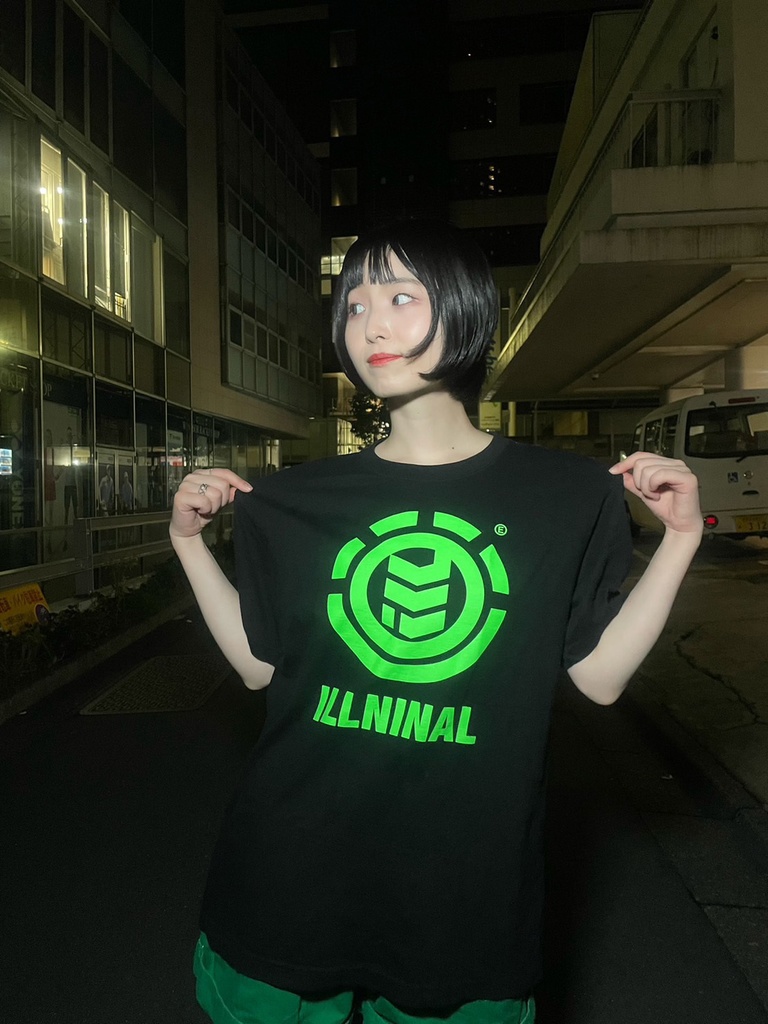 ILLNINAL Tシャツ(BLACK)