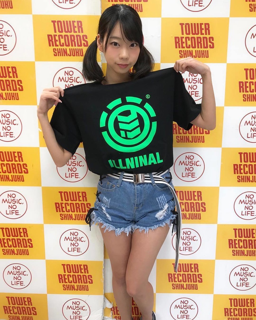 ILLNINAL Tシャツ(BLACK)
