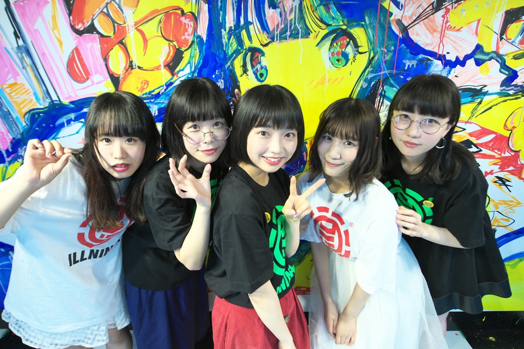 ILLNINAL Tシャツ(BLACK)