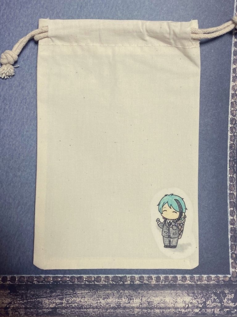 ツイステ キノコが入ったカゴを持ったリーチさんちのジェイドくん ミニ巾着 アイロンプリント