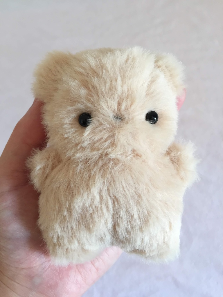 ふわふわのちっちゃいくまくん