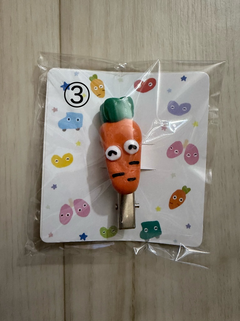 しまぼうの前髪クリップ よろしくにんじん