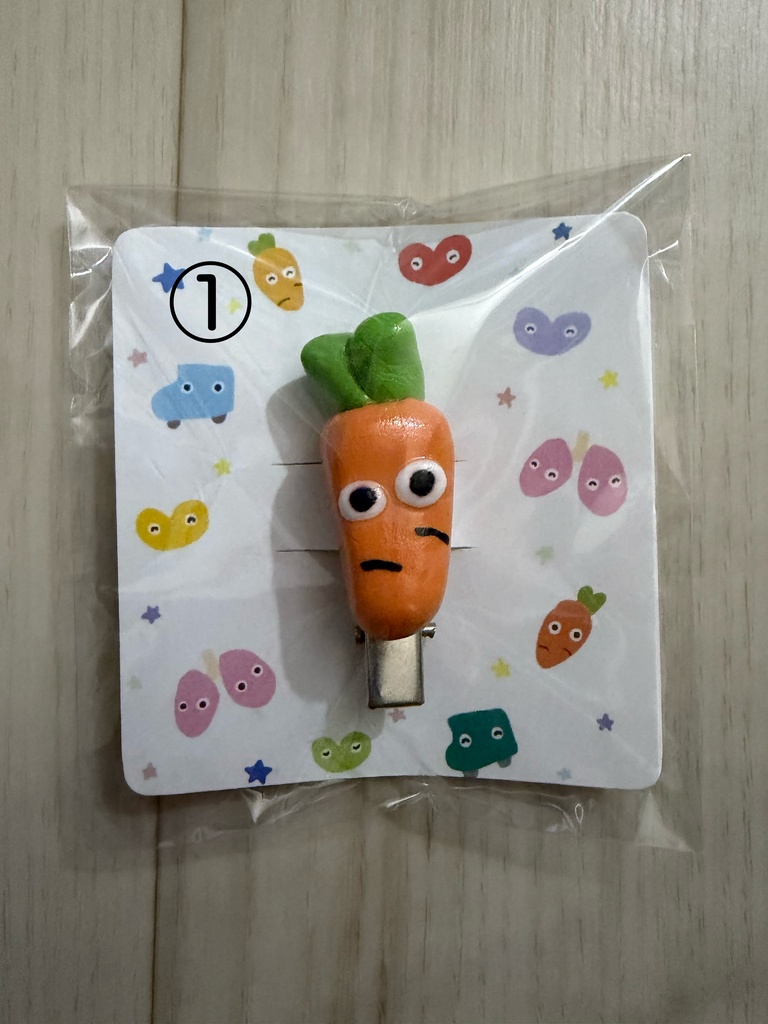 しまぼうの前髪クリップ よろしくにんじん