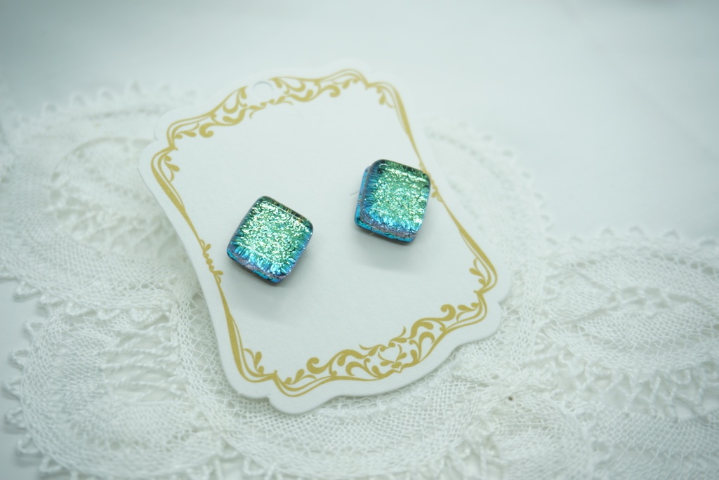 【ピアス・イヤリング】スクエア/グリッドライトグリーン