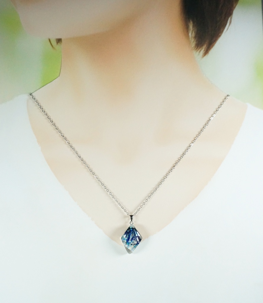 ペンダント/ブルーレース