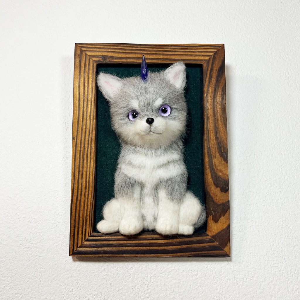 灰色の子の肖像(羊毛フェルトフレーム作品)