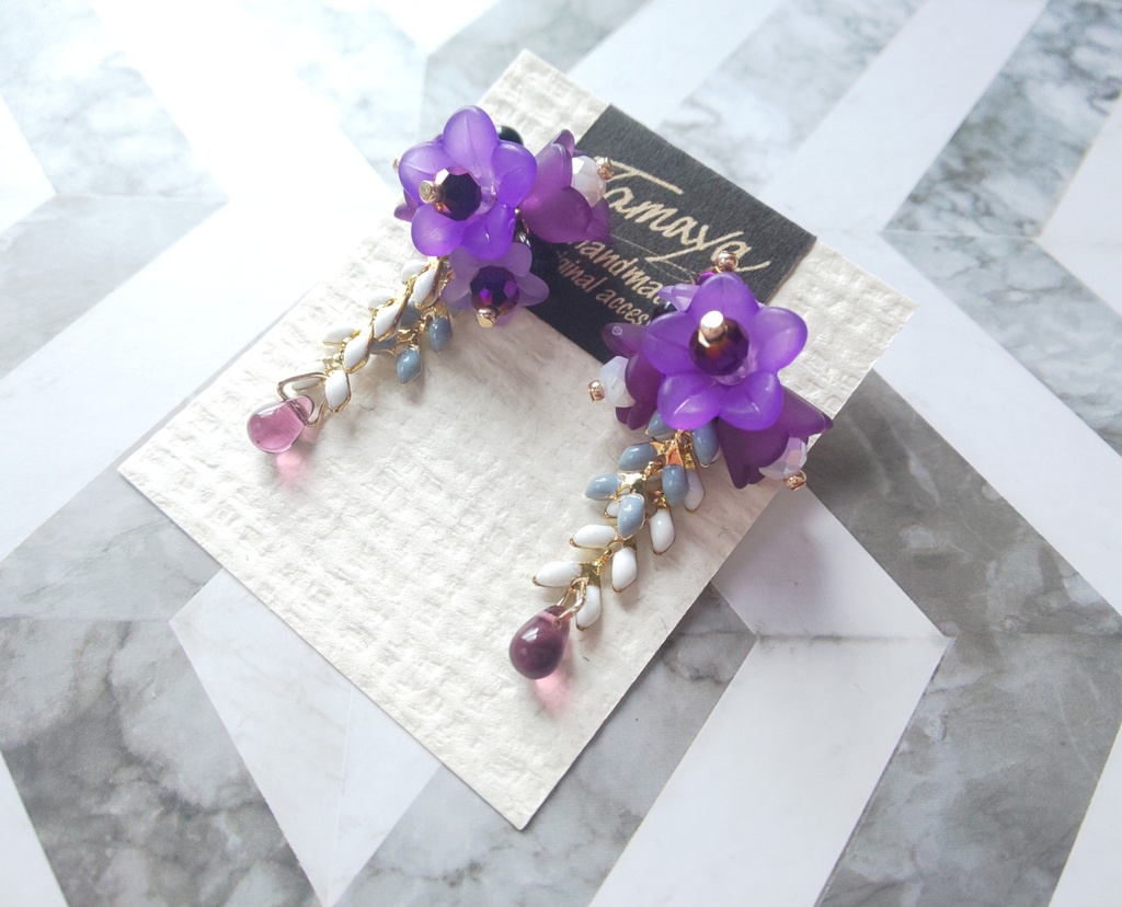 "藤"へし切長谷部と燭台切光忠のピアス