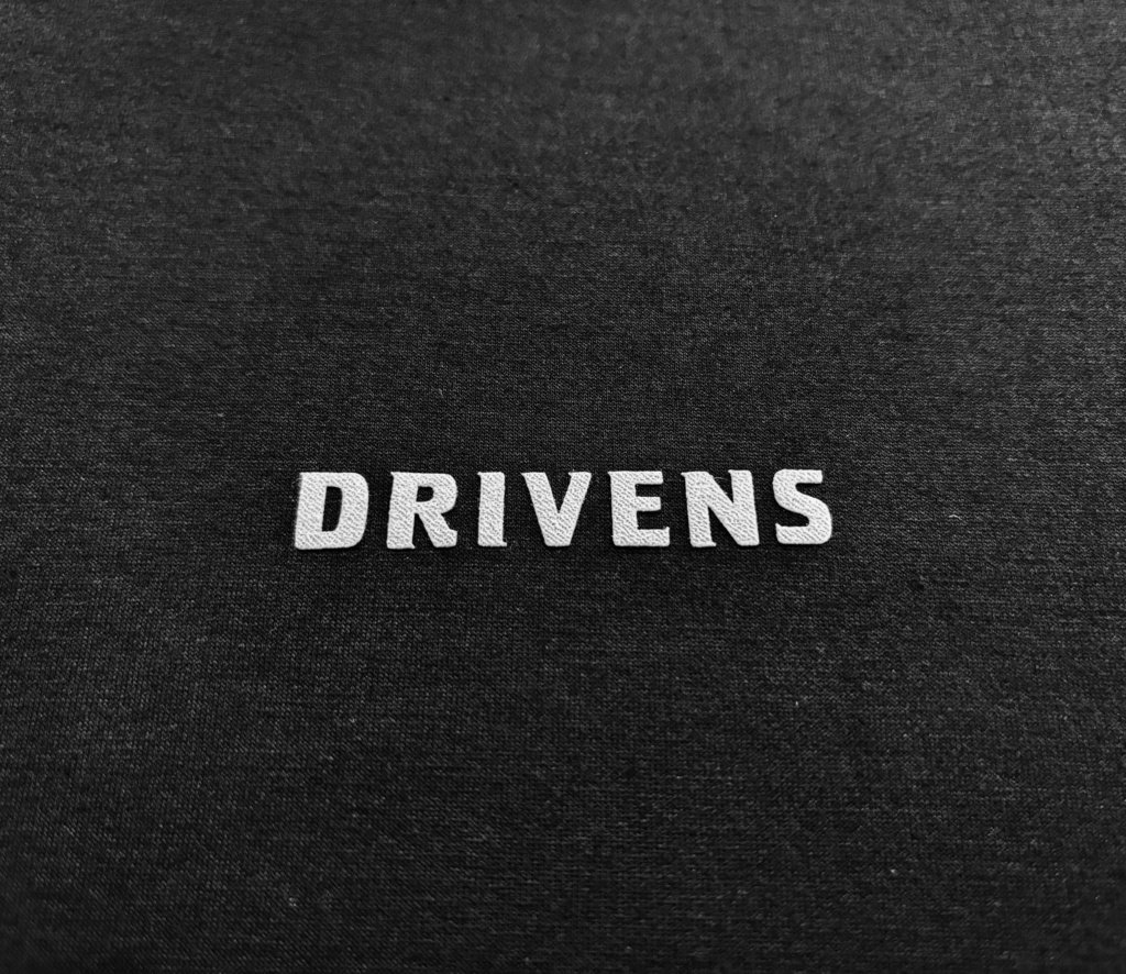 【数量限定】DRIVENS オリジナルダンボールニットトレーナー<黒>(BLACK CAB仕様)