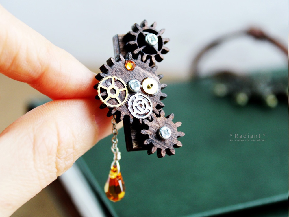 廻る歯車~スチームパンク~輪転の木製イヤーカフ(全18種)Swarovski crystal使用 Radiantスチームパンク
