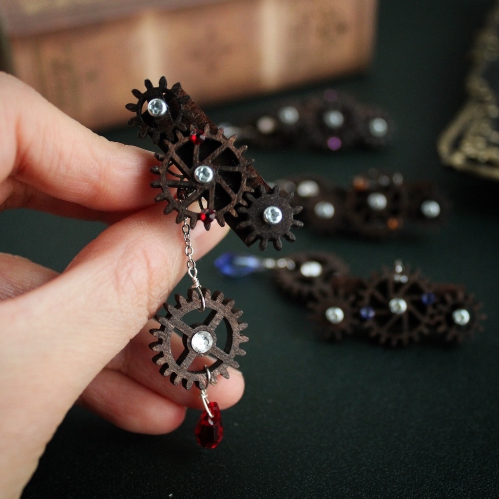 廻る歯車~スチームパンク~輪転の木製イヤーカフ(全18種)Swarovski crystal使用  Radiantスチームパンク