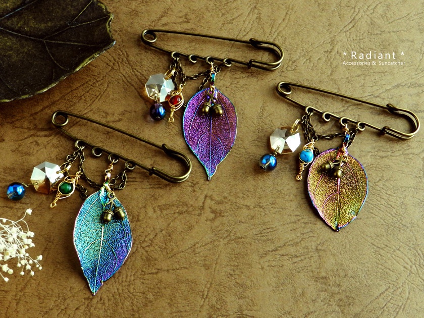 天然石とレインボーリーフのショールピン(3色)受注制作★スワロフスキー・クリスタル使用