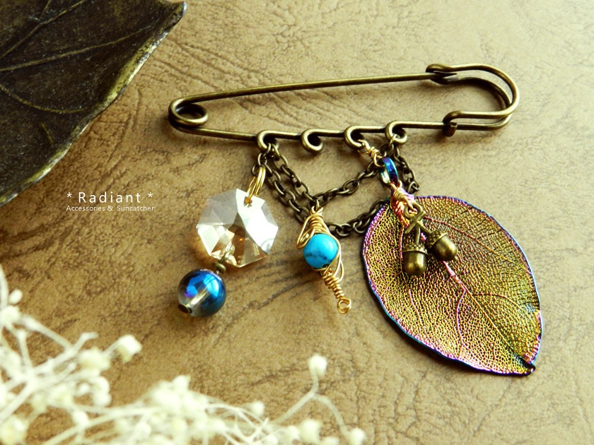 天然石とレインボーリーフのショールピン(3色)受注制作★スワロフスキー・クリスタル使用