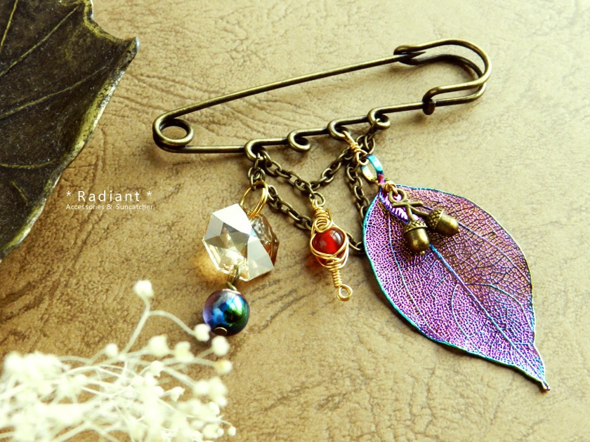 天然石とレインボーリーフのショールピン(3色)受注制作★スワロフスキー・クリスタル使用