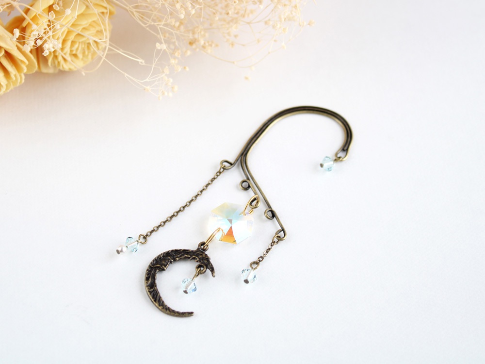 三日月のイヤーフック☆全5色☆金古美(高品質クリスタル使用)