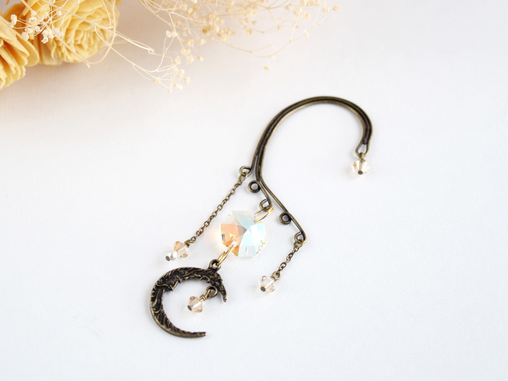 三日月のイヤーフック☆全5色☆金古美(高品質クリスタル使用)