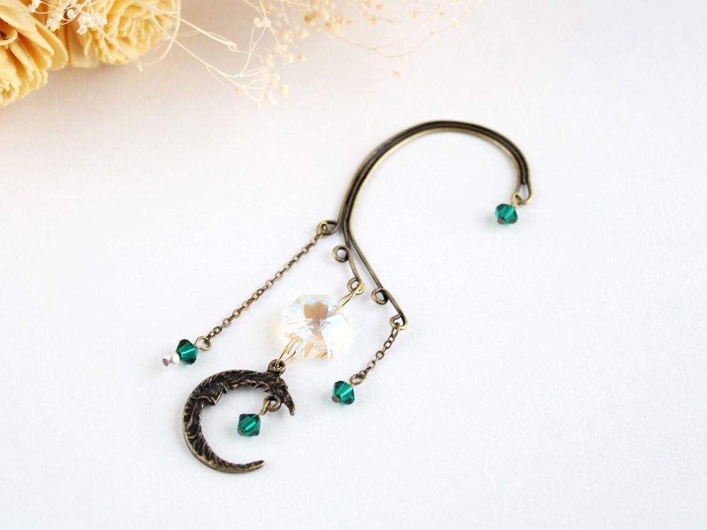 三日月のイヤーフック☆全5色☆金古美(高品質クリスタル使用)