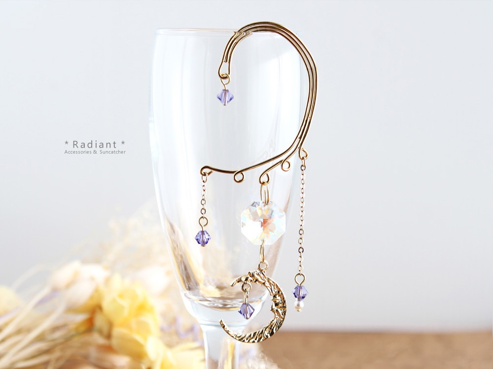 三日月のイヤーフック☆全5色☆ゴールド(高品質クリスタル使用)