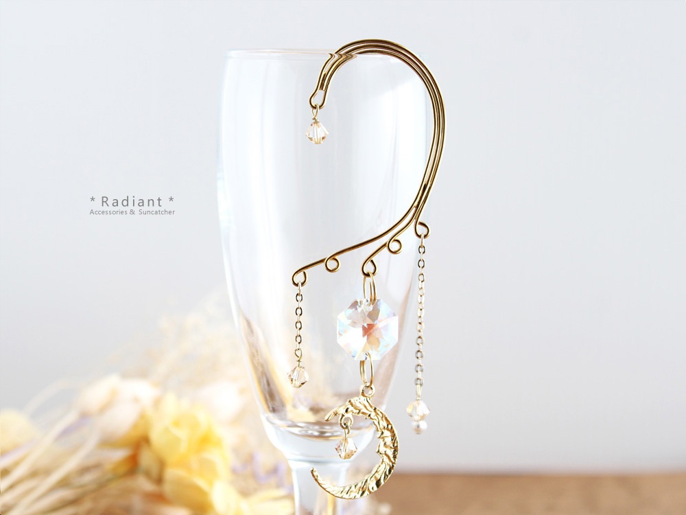 三日月のイヤーフック☆全5色☆ゴールド(高品質クリスタル使用)