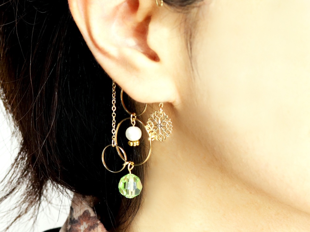 金環のイヤーフック 全6色(Swarovski Crystal使用)