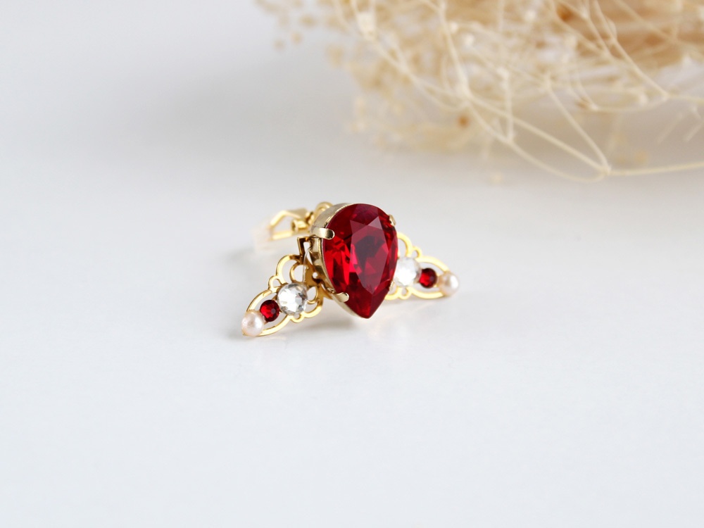 雫のイヤーカフ(全10色)スワロフスキー・クリスタル使用