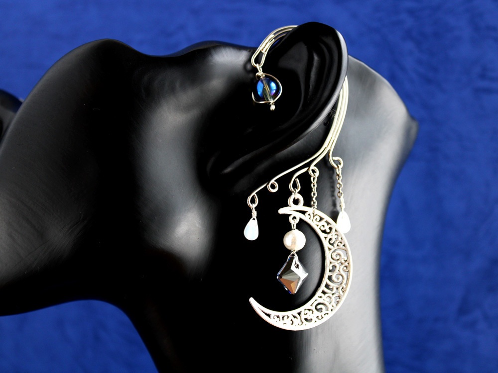 三日月とバミューダブルーのイヤーフック:金&銀(Swarovski Crystal使用)