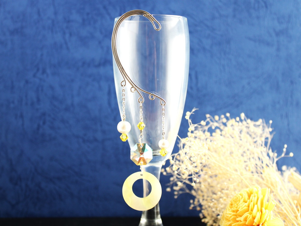 べっ甲風ラウンドパーツとスワロフスキー・クリスタルのイヤーフック(ゴールド全3色)