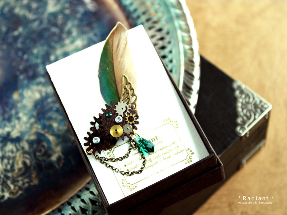 廻る歯車~スチームパンク~廻翼のピンブローチ(全5色)Swarovski crystal使用 Radiantスチームパンク