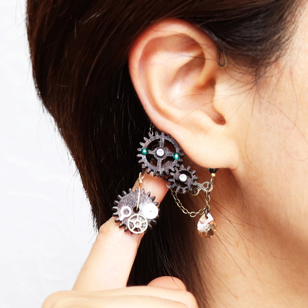 廻る歯車~スチームパンク~輪転のイヤーフック (全9色)Swarovski crystal使用 Radiantスチームパンク