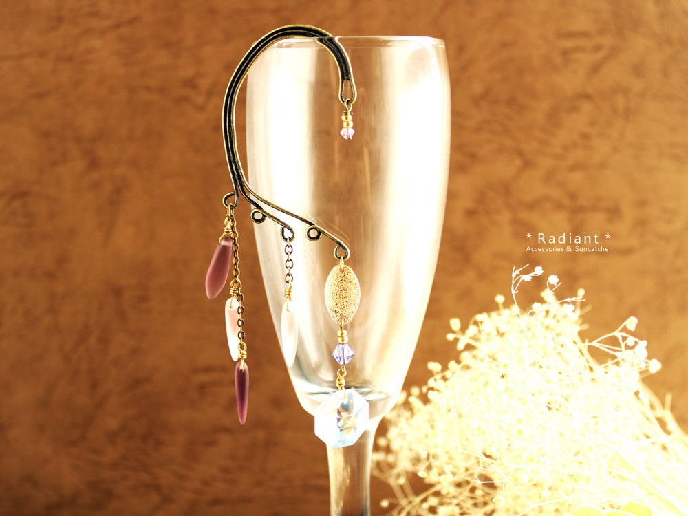 タガービーズとスワロフスキー・クリスタルのイヤーフック(全3色)