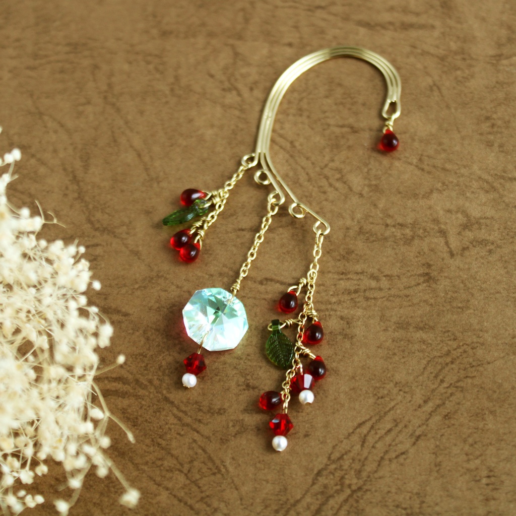 落ちない、痛くない♪チェコビーズと高級クリスタルの秋の実イヤーフック(全5色)