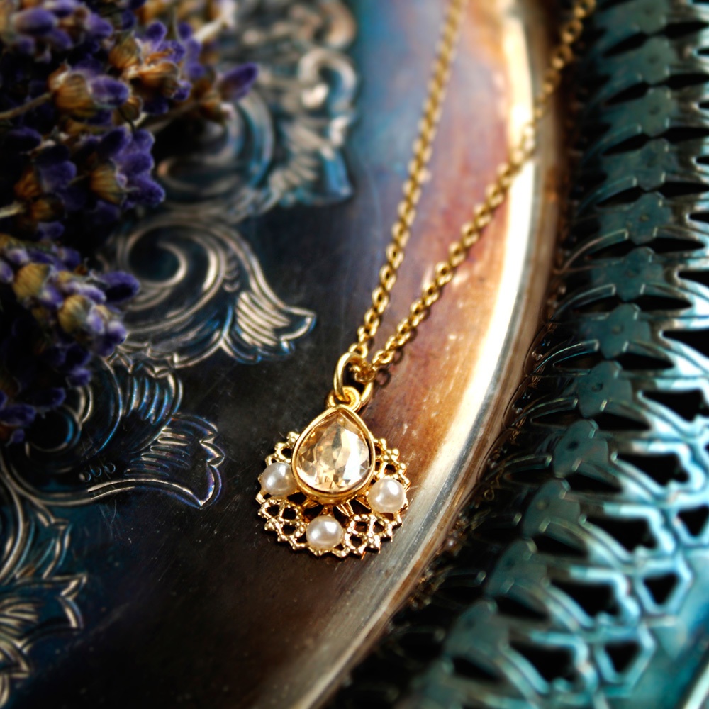 雫のネックレス(全10色)スワロフスキー・クリスタル ⭐︎在庫限り