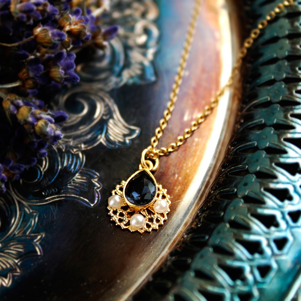 雫のネックレス(全10色)スワロフスキー・クリスタル ⭐︎在庫限り